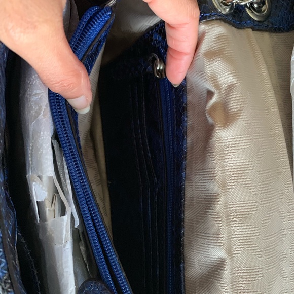 Michael Kors Sloan electric blue embossed leather - Picture 7 of 8